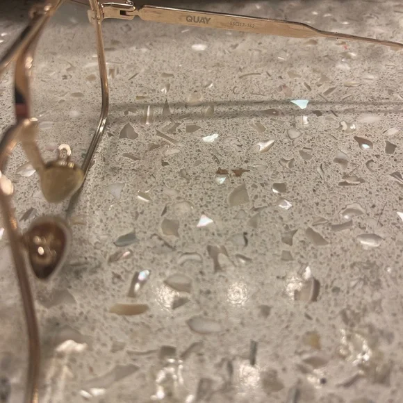 Quay Glasses Clear - Picture 4 of 5